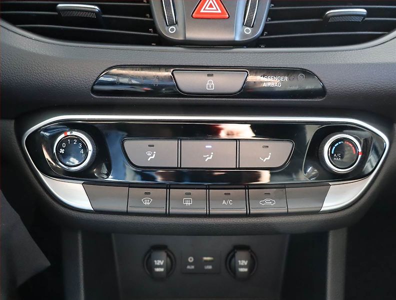 Hyundai i30 (2017) 1.0 T-GDI, Serv.kniha - fotka 18 z 21