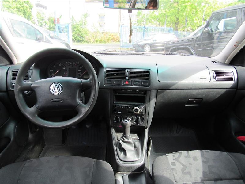 Volkswagen Golf 1,9 SDI 50kW Combi - fotka 11 z 23