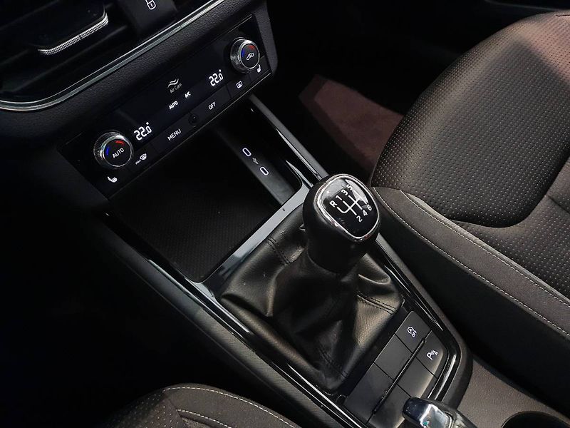 Škoda Scala (2022) 1.0 TSI (81kW/110k) Ambition - fotka 13 z 24