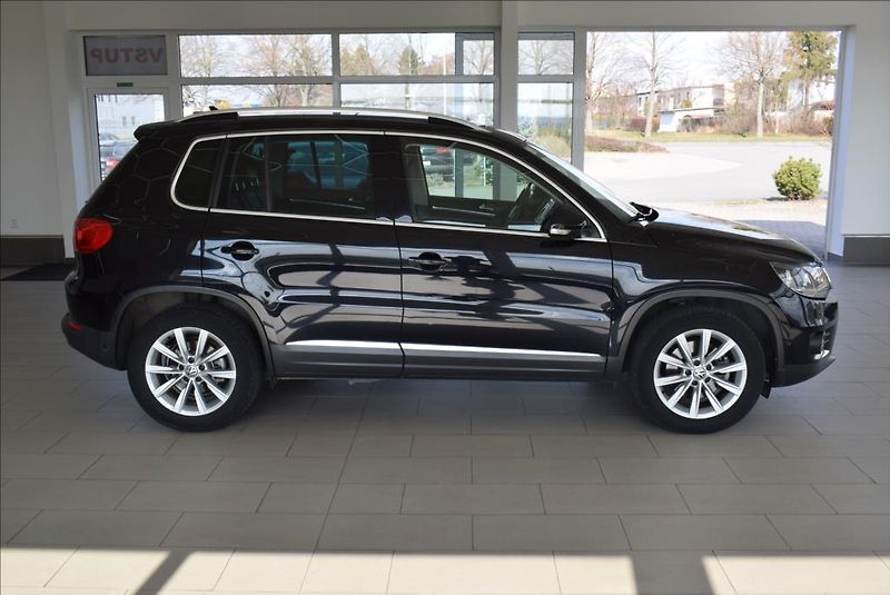 Volkswagen Tiguan 1,4 TSi, 1.maj,navi,kůže,pano, - fotka 4 z 32
