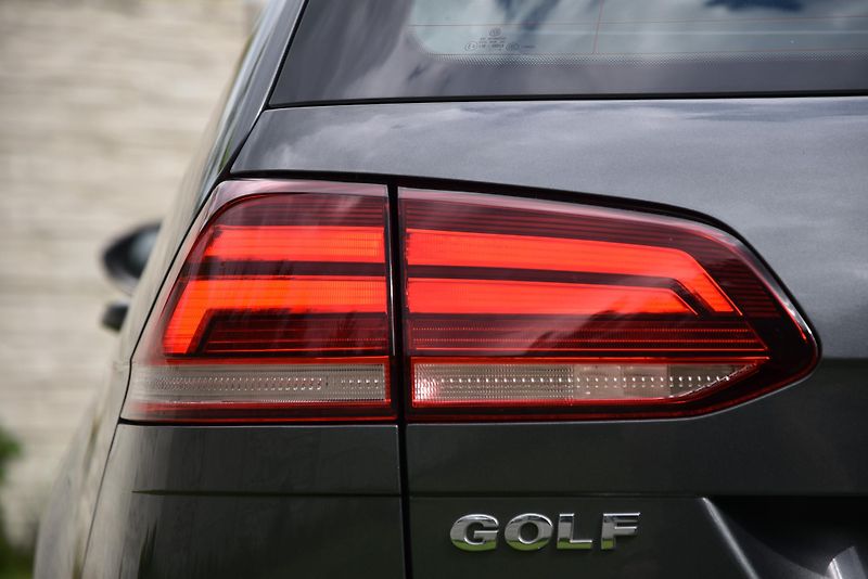 Volkswagen Golf 1.6 TDi CR DSG COMFORTLINE,NAV - fotka 47 z 50