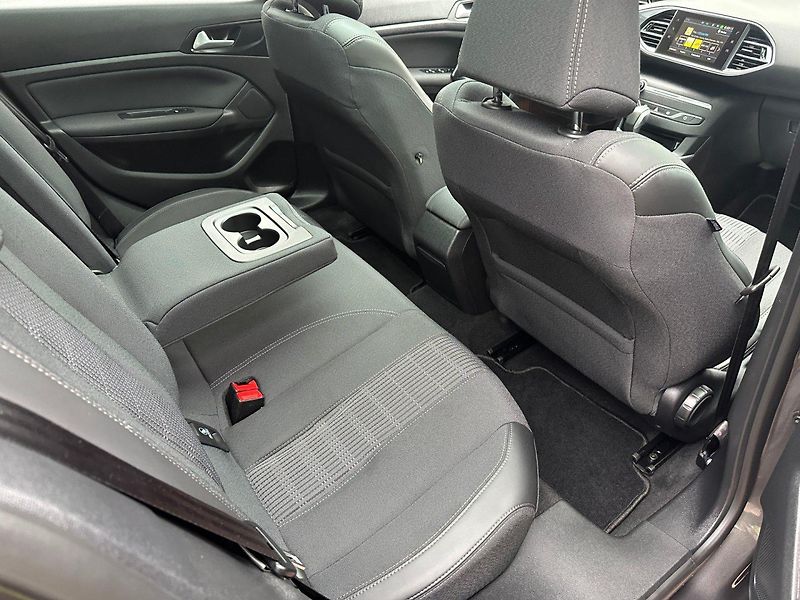 Peugeot 308 (2017) 1.2T 96kw - fotka 16 z 28
