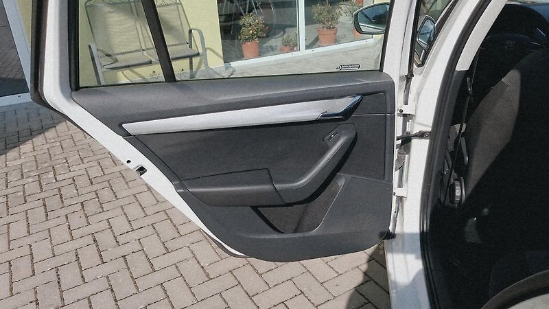 Škoda Octavia (2014) 2,0TDi 110kw ČR  DSG VYHŘ. SED - fotka 14 z 35