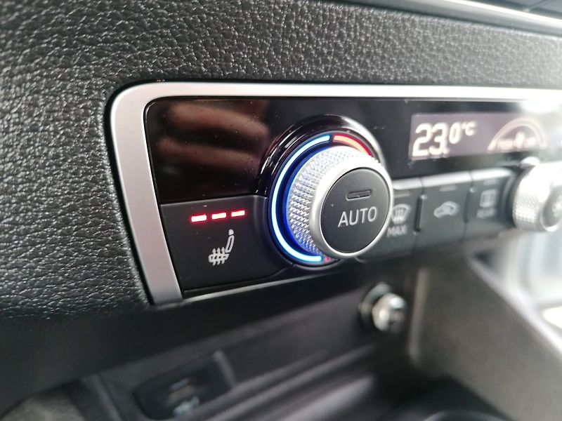 Audi Q2 (2021) 1.5 35 TFSi S-Tronic S-Line - fotka 16 z 28