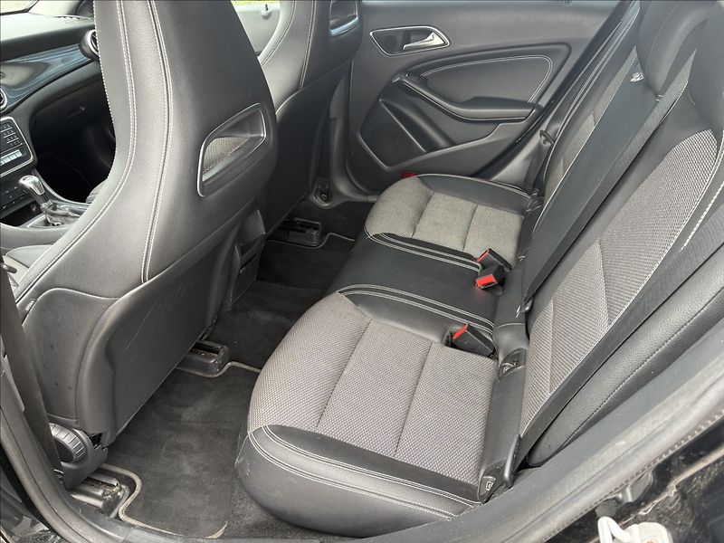 Mercedes-Benz CLA 1,6 180 SB ČR 1.maj - fotka 11 z 16