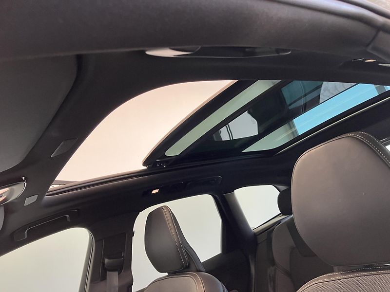 Volvo XC60 B5 AWD Black Edition Plus AT8 - fotka 44 z 47