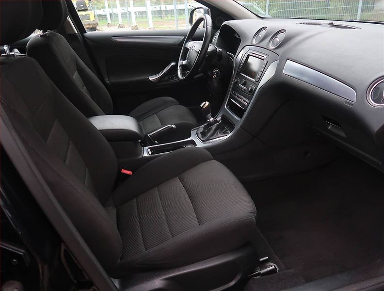 Ford Mondeo (2011) 2.0 TDCi, Navi, Tempomat - fotka 9 z 17