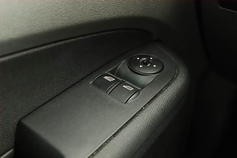 Ford Focus (2007) 1.6 16V, po STK, zamluveno - fotka 17 z 17