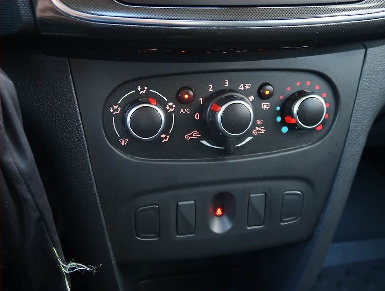 Dacia Sandero (2017) 1.2 16V - fotka 16 z 19