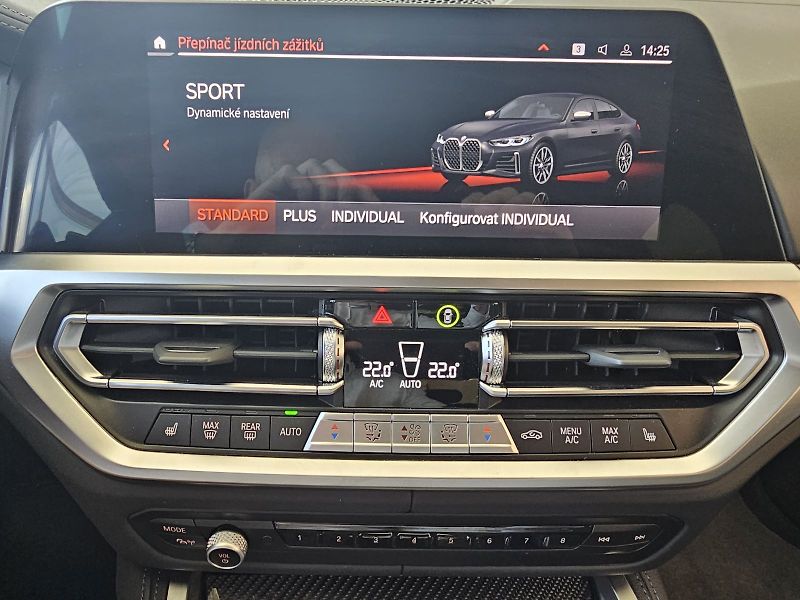 BMW Řada 4 M440i xDrive - fotka 29 z 36