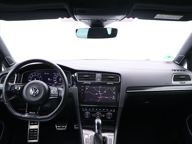 Volkswagen Golf 2,0 TSI R 228kW 4M DSG Virtual - fotka 31 z 40