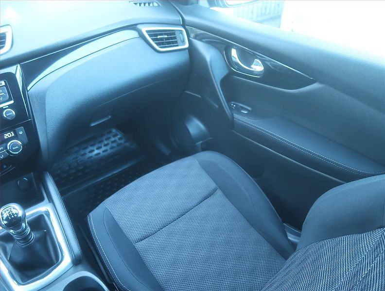 Nissan Qashqai (2014) Tekna 1.5 dCi, Serv.kniha - fotka 8 z 15