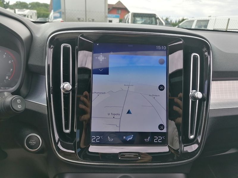 Volvo XC40 (2020) T3 Panorama,Kůže,Winter Paket - fotka 12 z 35