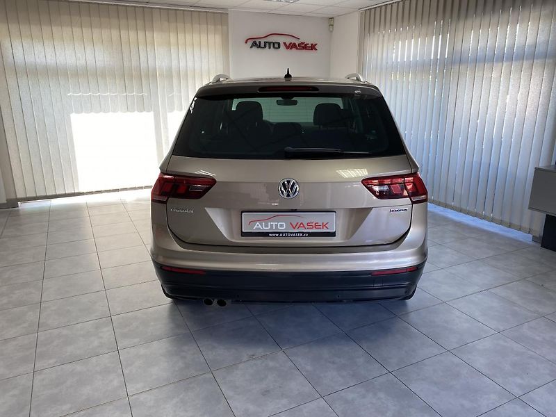 Volkswagen Tiguan 2.0 TSi 4x4 DSG REZERVACE  - fotka 12 z 37