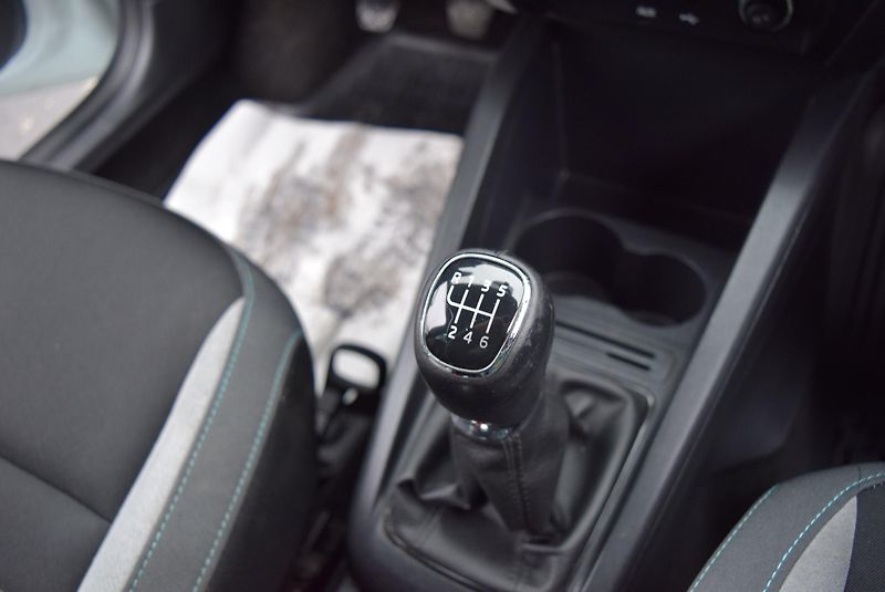 Škoda Fabia (2016) 1.2TSI 81kw AMBITION JOY OPS - fotka 37 z 49