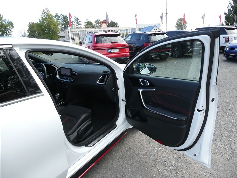 Kia ProCeed 1,6 T-GDI 150kW GT ZÁRUKA - fotka 27 z 50
