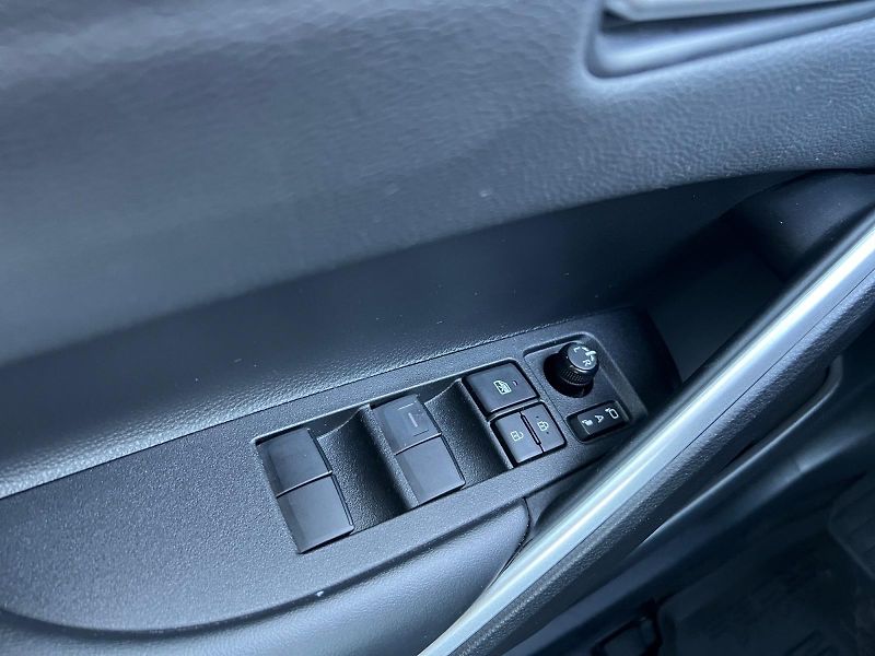 Toyota Corolla Cross (2023) HYBRID 146kW e-CVT 4X4 DPH - fotka 19 z 29