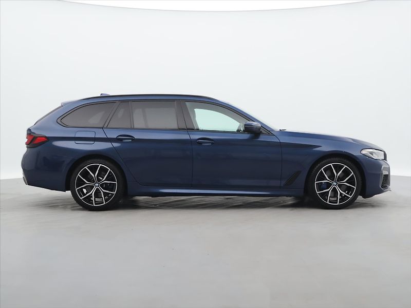 BMW Řada 5 3,0 530d xD CZ M-Sport HUD DPH - fotka 8 z 40