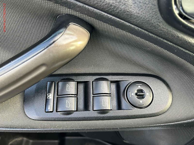 Ford S-MAX (2006) 2.0TDCi 7míst, STK9/28 - fotka 11 z 17