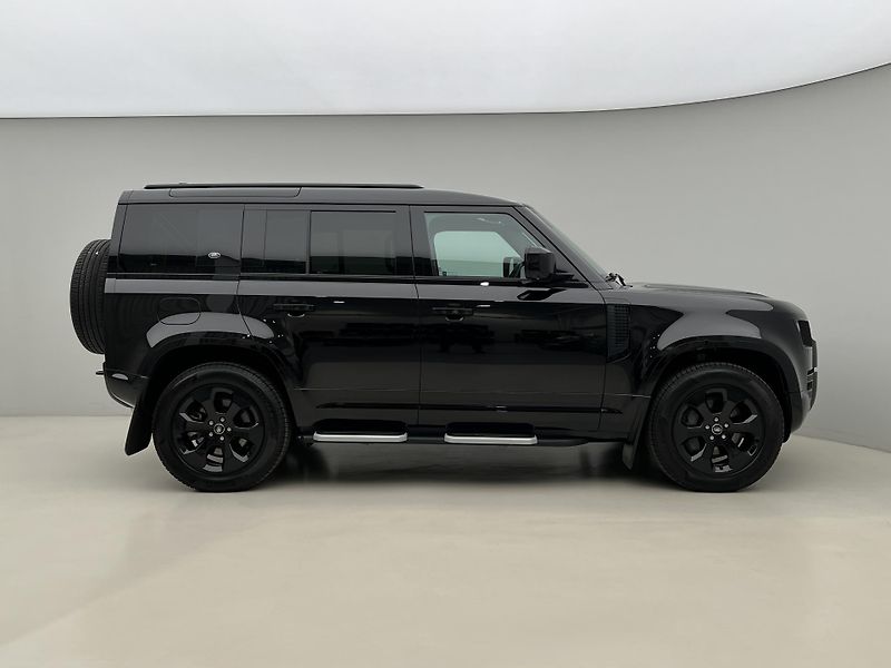 Land Rover Defender 110 D250 X-DYNAMIC HSE 1. maj - fotka 9 z 57