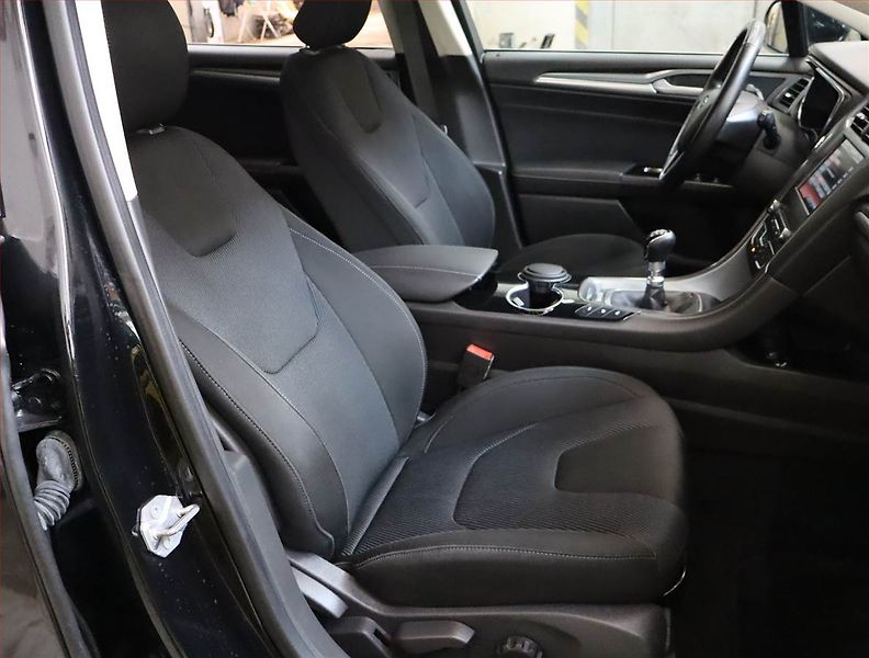 Ford Mondeo (2015) Titanium 2.0 TDCI, Serv.kniha - fotka 9 z 24