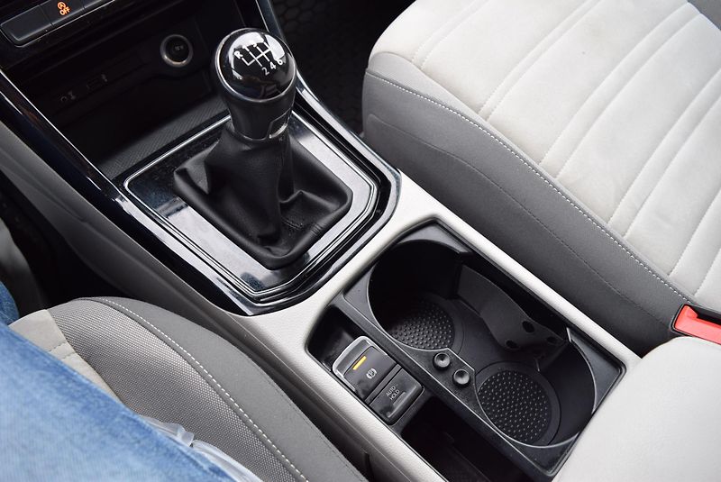 Volkswagen Touran (2017) 1.4TSI 110kw HIGHLINE 7M TAŽNÉ - fotka 28 z 50
