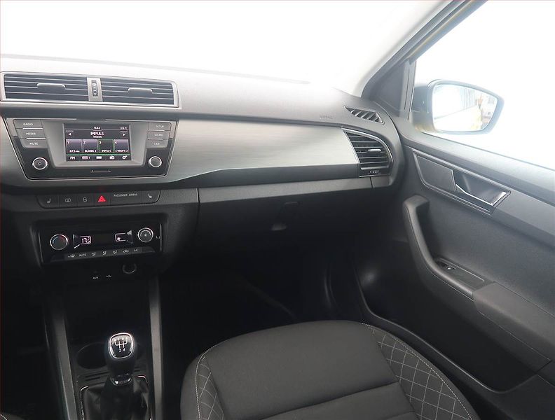 Škoda Fabia (2015) 1.2 TSI, Serv.kniha, Tempomat - fotka 8 z 14