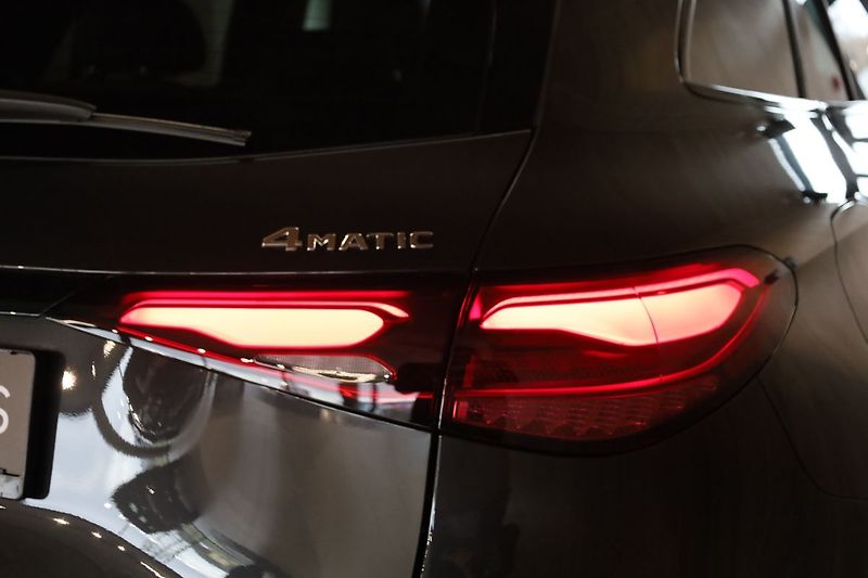 Mercedes-Benz GLC 220d 4MATIC, DISTRONIC, Tažné - fotka 13 z 38