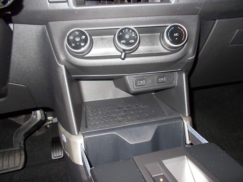 Opel Frontera (2026) Edition Hybrid 1.2 TURBO (81kW - fotka 9 z 22