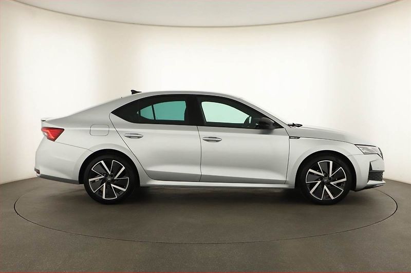 Škoda Octavia (2025) 1.5 eTSI mHEV, SPORTLINE - fotka 6 z 15