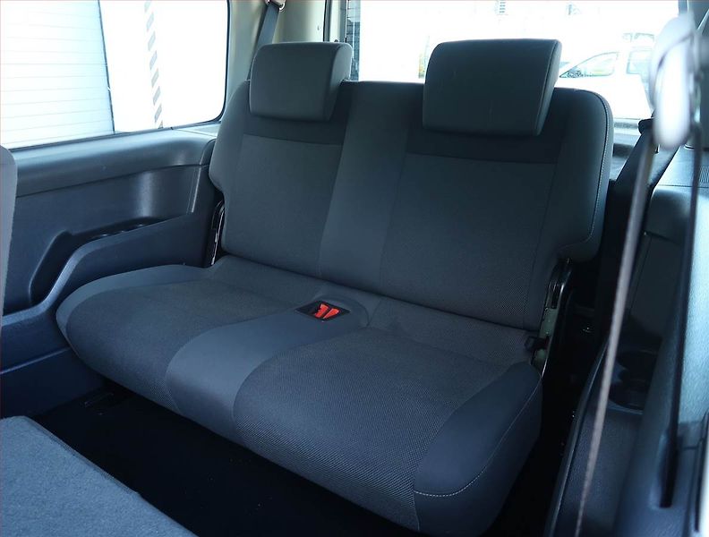 Volkswagen Caddy (2015) Maxi 1.6 TDI, 7Míst, ČR - fotka 15 z 19