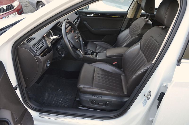 Škoda Superb (2016) 2.0 TDi 140kW 4x4 L&K / 1.MAJ. - fotka 19 z 47