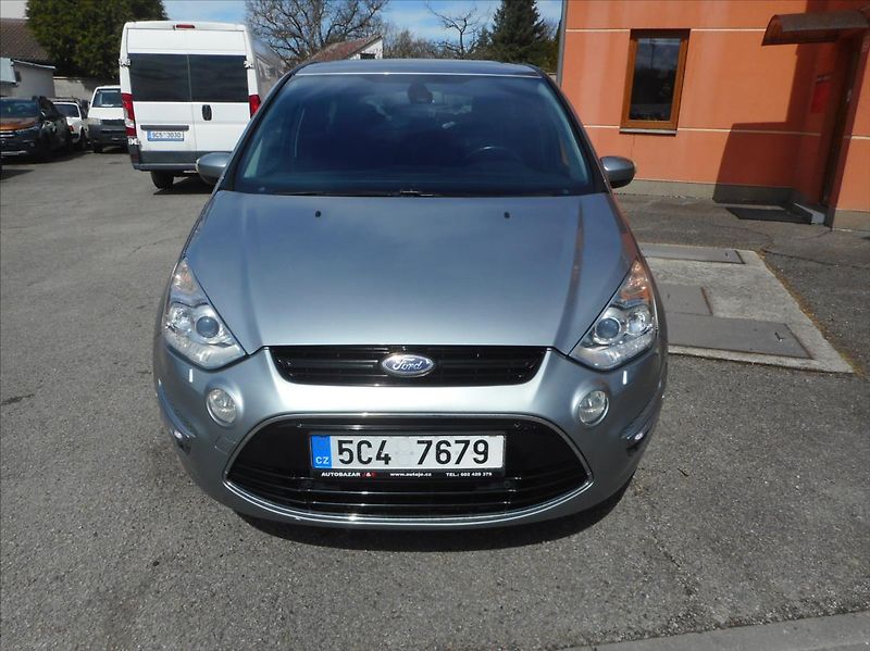Ford S-MAX 2,2 TDCi Titanium - fotka 2 z 26