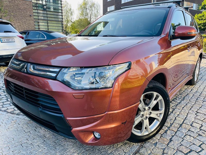 Mitsubishi Outlander 2.2D 4x4 7MÍST KAMERA SERVISKA - fotka 2 z 50
