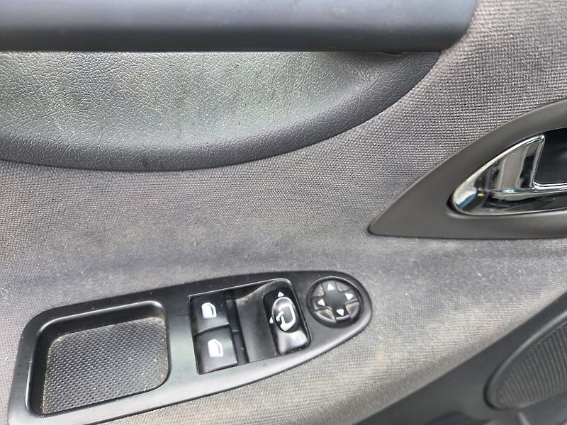 Peugeot Expert Tepee (2014) 2.0 HDI 120Kw Motor 3válce - fotka 23 z 28
