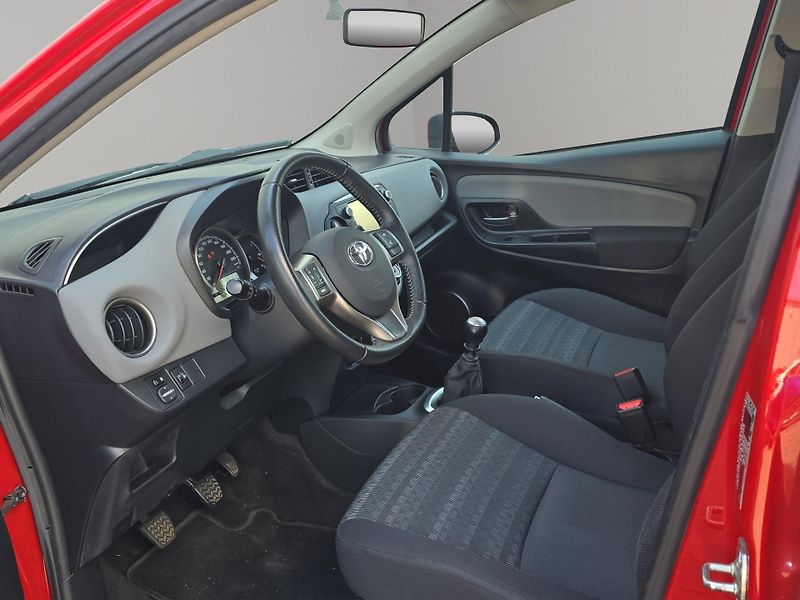Toyota Yaris (2017) 1.33 Dual VVT-i 73kw, serv.kn. - fotka 18 z 20