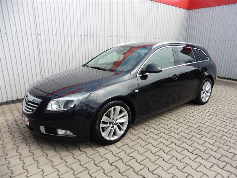 Opel Insignia 2,0   Cosmo Sports Tourer - fotka 1 z 16