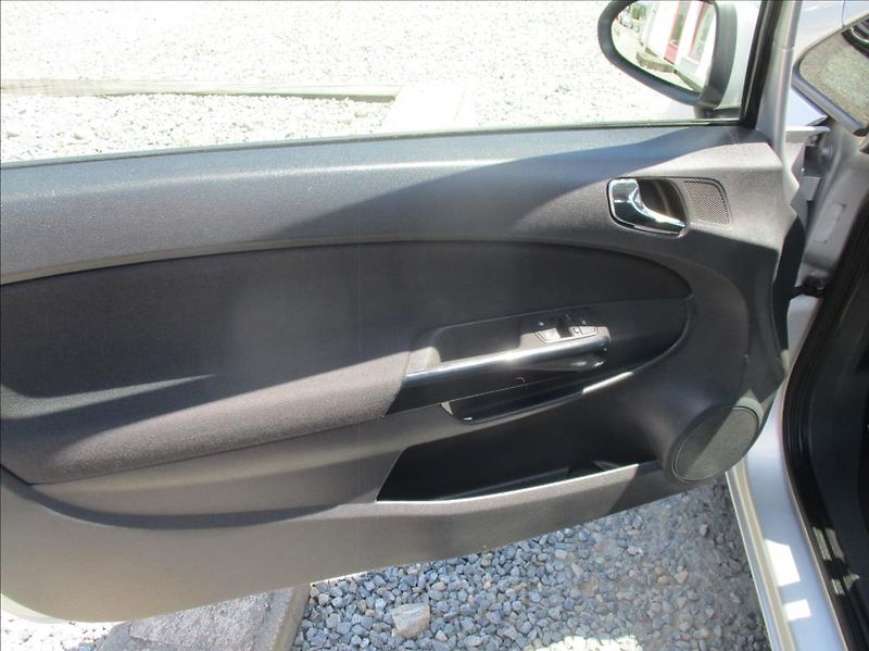 Opel Corsa 1,2 i, 51kW, klima, nová STK, - fotka 15 z 26