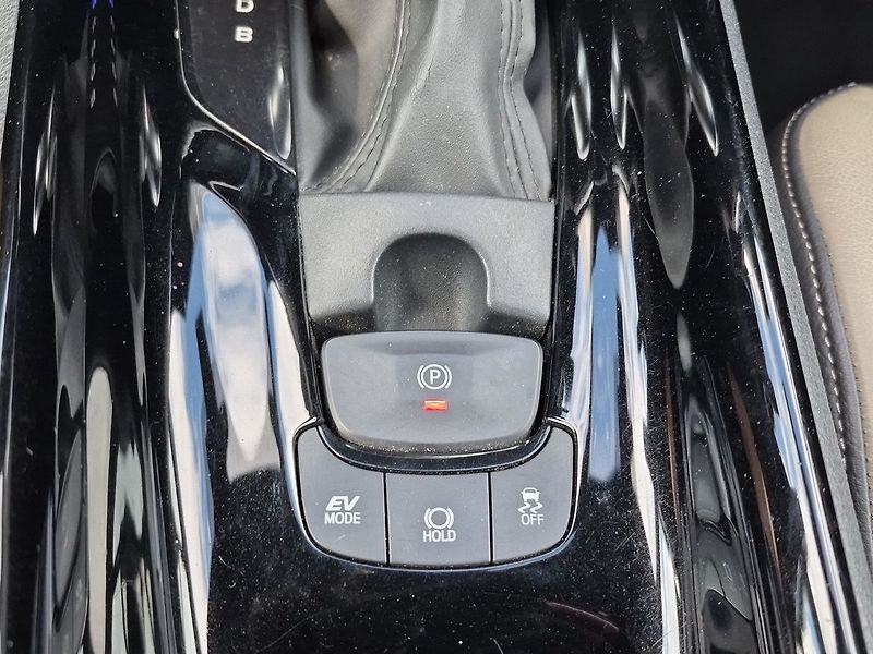 Toyota C-HR Hybrid 1.8 E-CVT Selection - fotka 20 z 26