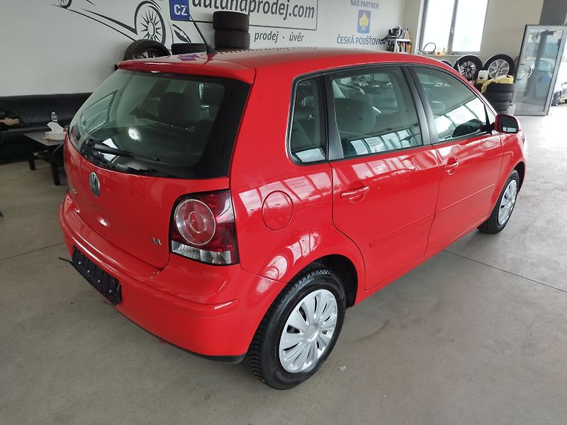 Volkswagen Polo (2007) 1,4i 59KW KLIMA CD EL.VÝ. SER. - fotka 5 z 38