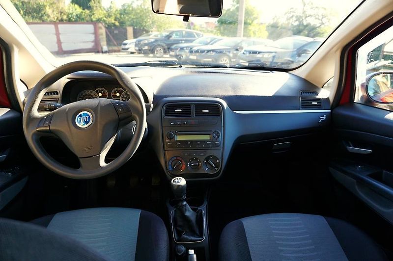 Fiat Grande Punto (2007) 1,2 48 kW - fotka 20 z 32