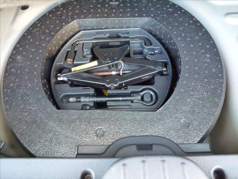 Citroën C3 Picasso 1,6 HDi Exclusive světlá kůže - fotka 22 z 47