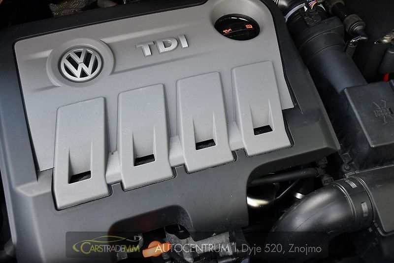 Volkswagen Touran 2.0TDi CROSS NAVI VÝHŘEV - fotka 46 z 48