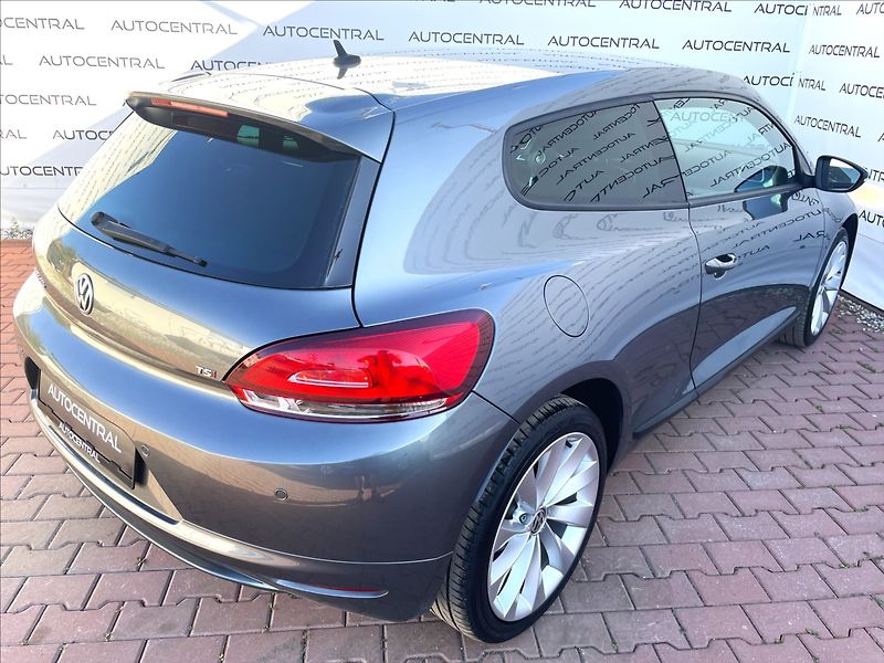 Volkswagen Scirocco 1,4 TSi,90kW,SPORT,serv.kn.,ST - fotka 9 z 23