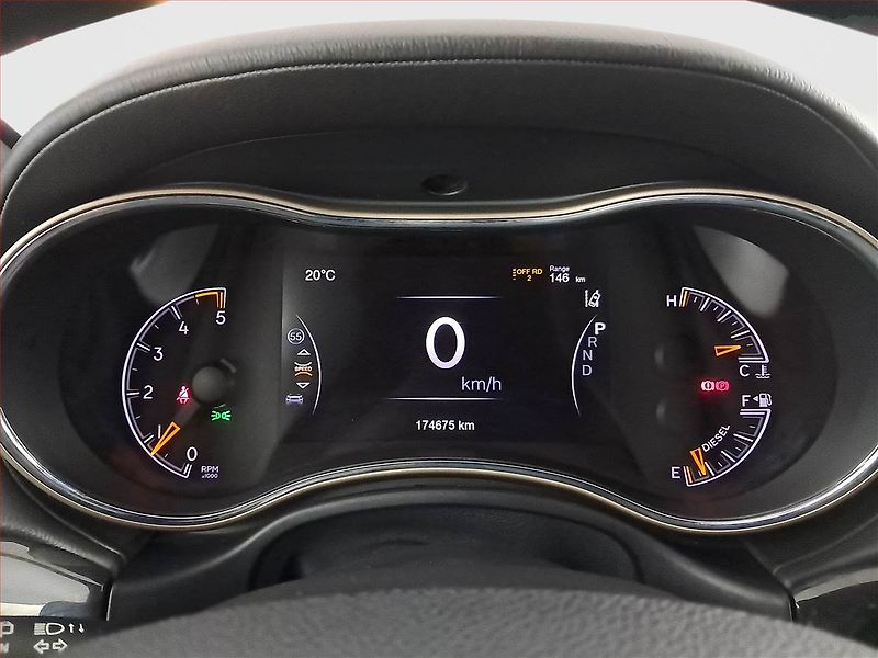 Jeep Grand Cherokee (2017) Overland 3.0 CRD, 4X4 - fotka 11 z 23