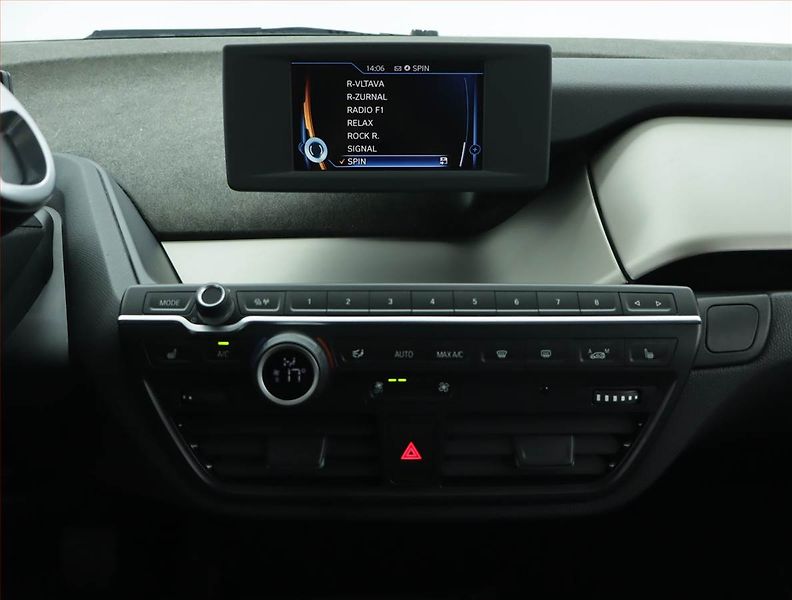 BMW i3 (2014) 60Ah BEV, SoH 74%, Automat - fotka 12 z 19