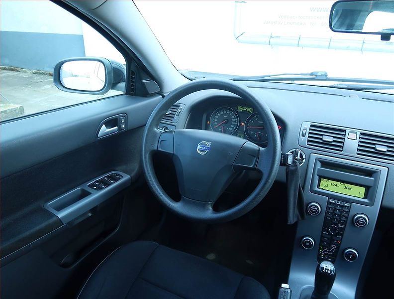 Volvo V50 (2008) 1.8 i, Klima, jezdí skvěle - fotka 7 z 14