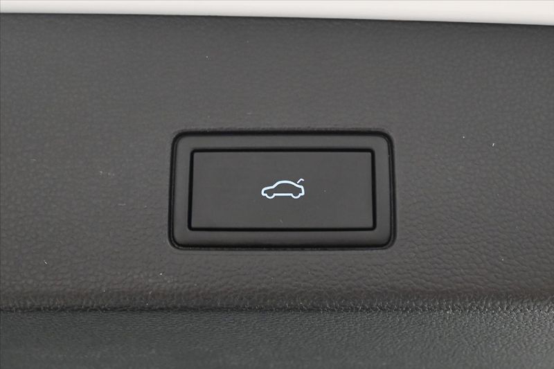 Volkswagen Golf 2,0 TDI 110 kW DSG Life Záruka - fotka 27 z 31