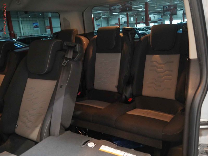Ford Tourneo Custom (2016) 2.2TDCi, Limited, 114kW - fotka 11 z 20