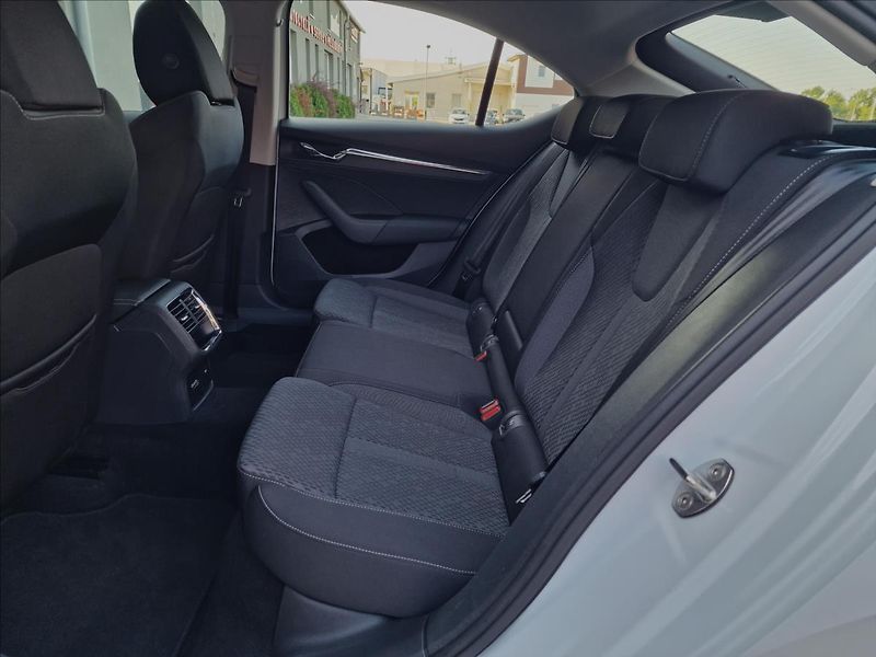 Škoda Octavia 2.0TDI Style, původ ČR,1.Maj. - fotka 17 z 50